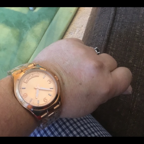 Marc Jacobs Baby Dave Rose Gold Women’s Big Watch - Picture 2 of 5